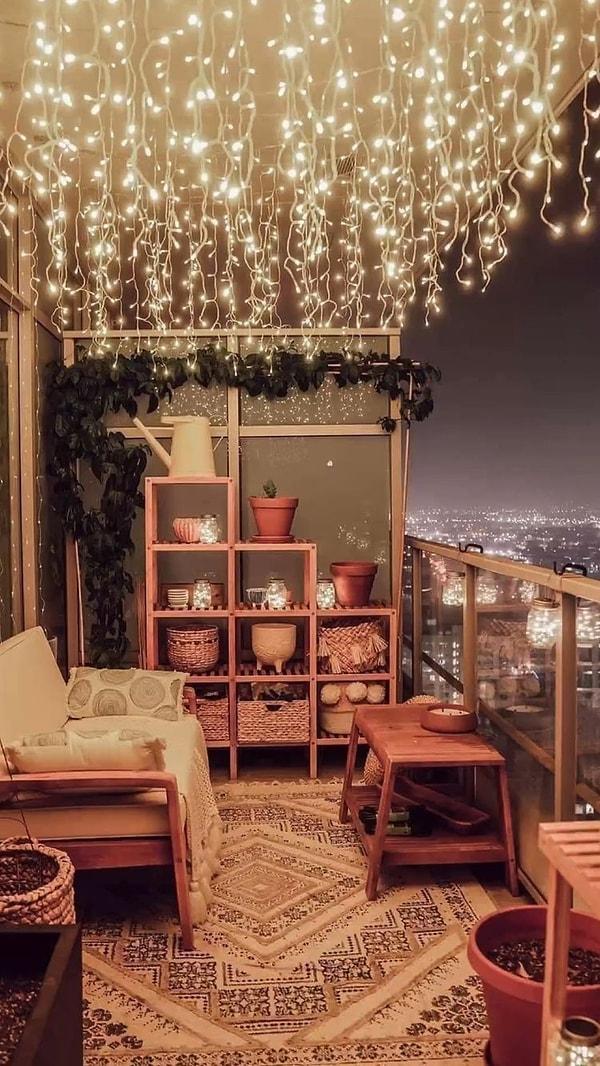 7. Bir bahar akşamında oturmak için muhteşem bir balkon!