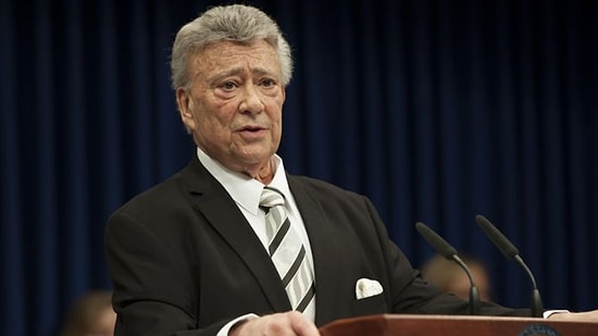 ABD'de Ölü Politikacı Seçimi Ezici Farkla Kazandı