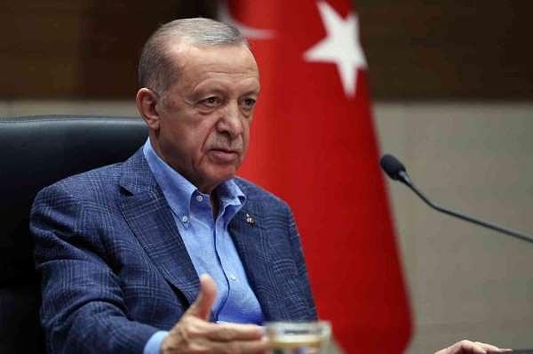 Cumhurbaşkanı Recep Tayyip Erdoğan ise "Burada bir terör kokusu var. Bir kadının bu olayda rol oynadığı şüphesi var. İncelemeler devam ediyor" açıklamasında bulundu.