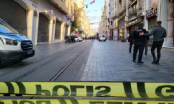 İstanbul, Beyoğlu ilçesinin en işlek bölgelerinden İstiklal Caddesi'nde bu akşam meydana gelen patlamada 6 vatandaşımızın hayatını kaybettiği, 53 kişinin yaralandığı açıklandı.