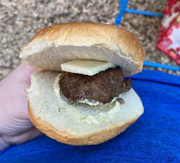 İşte dünyanın en başarısız ev yapımı hamburgeri 😂