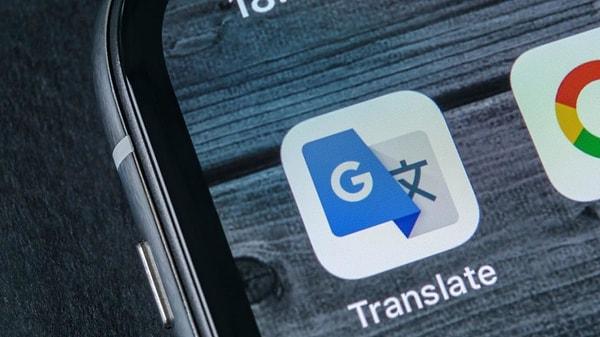 Eklenen dillerin yanı sıra yenilenen arayüzüyle Google Translate'in mobil uygulaması kullanıcılara birtakım kolaylıklar sunuyor.