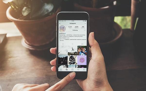 Instagram giriş işlemleri için iOS ve Android uygulamalarının yanı sıra web sitesini de kullanabilirsiniz.