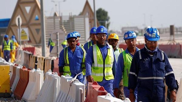 Katar’da düzenlenecek olan 2022 Dünya Kupası için çalışan göçmen işçilerden kaç tanesi öldü dersiniz? Reuters’e göre bu sayı 6750. Bu konu ne kadar konuşuluyor? Neredeyse hiç.
