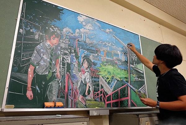 Japonya'nın Nara şehrinde yaşayan ve öğrencilerine, sanat eserlerine farklı bir bakış açısıyla bakmayı gösteren sanat öğretmeni Hirotaka Hamasaki ile tanıştıralım sizi.