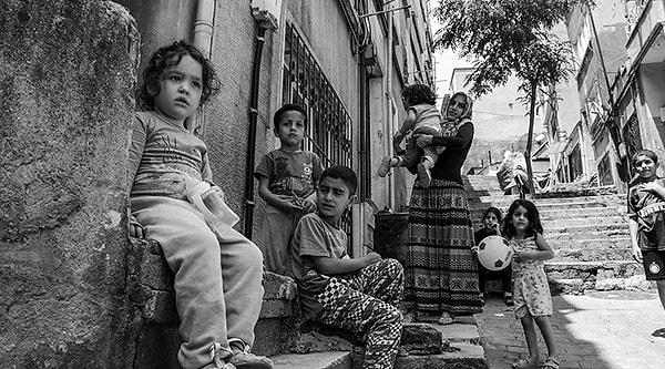 Çocuk yoksulluğuna dikkat çekmek için yayınlanan bildiride ayrıca, Türkiye'de vatandaşların yüzde 29'unun temel ihtiyaçlarını bile karşılayamadığına yüzde 45'inin ise ancak ihtiyaçlarını alabildiklerine dikkat çekildi.