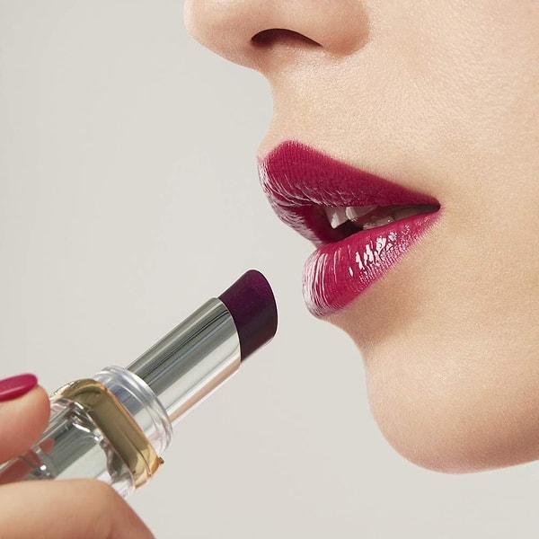 1. L'Oreal Paris Color Riche Shine Addiction Lipstick