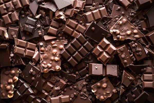 İlk çikolata 1848 yılında piyasaya sürülmüş.