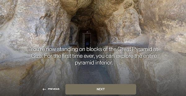 Piramitlere indiğinizde karşınıza çıkan kapıdan içeri girmeniz gerekiyor.