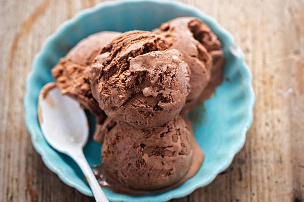 11. Çikolatalı dondurma tarifi