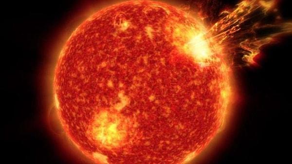 Daha tehlikeli bir senaryo, bir Güneş patlamasının Dünya'ya doğru enerjik atom altı parçacıkların akışını salmasıdır.
