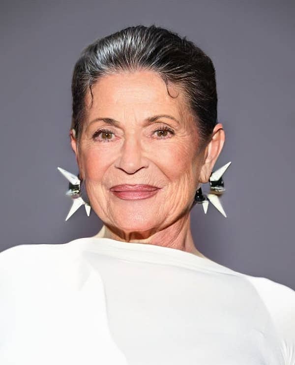 Вот как Кайли будет выглядеть в 2077 году, когда ей исполнится 80.