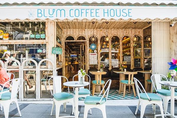 Blum Coffee House, nitelikli kahveler ile doğal, katkısız ve organik lezzetleri bir arada sunan, yaratıcı tasarımı, gurme lezzetleri ve farklı felsefesi ile kendine özgü bir mekan.