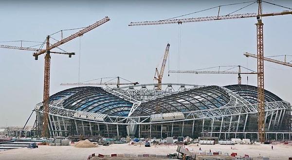 İnsan hakları için tedirgin olduğunu söyleyen ülkelerin çoğu oyunu çoktan Katar’a satmıştı. Oylama sırasında Katar’da turnuvayı düzenleyecek bir stadyum dahi yoktu. Altyapısı buna hazır değildi.