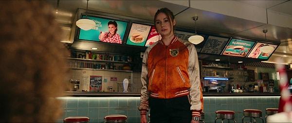14. Gunpowder Milkshake (2021) filminde "The Fight Club" isminde bir sandviç var!