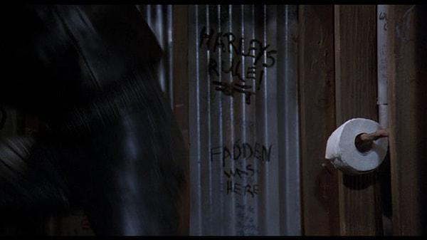5. Friday the 13th (1985) filminde bulunan duvarda "FADDEN WAS HERE", Türkçesiyle "FADDEN BURADAYDI" yazıyor. Filmin ilk başlarında cinayet işleyen karaktere atıf yapılmış!