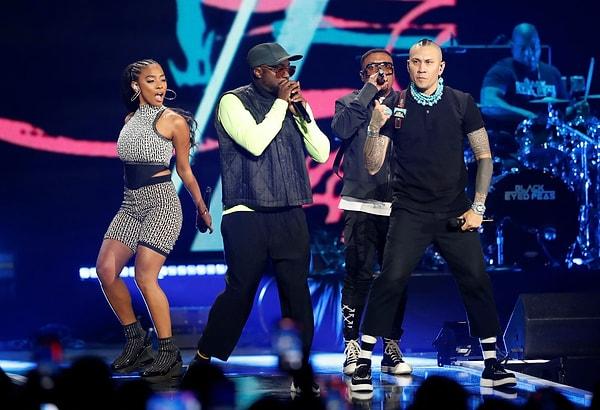 Açılışta BTS, Black Eyed Peas, J Balvin, Nora Fatehi ve Patrick Nnaemeka Okorie gibi dünya isimlerinin konser verileceği öne sürüldü.