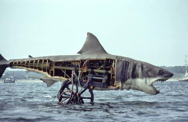 8. Jaws'un unutulmaz köpekbalığı Bruce böyle de korkunç sanki!