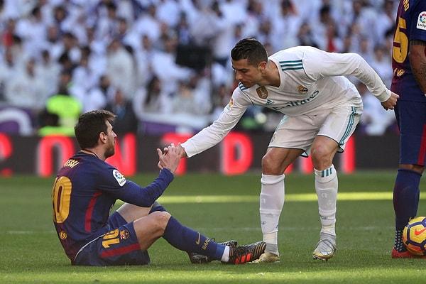 Lüks giyim markası Louis Vuitton'un reklamı için yeniden bir araya gelen Messi ve Ronaldo, Instagram hesaplarından aynı anda paylaşım yaptı.