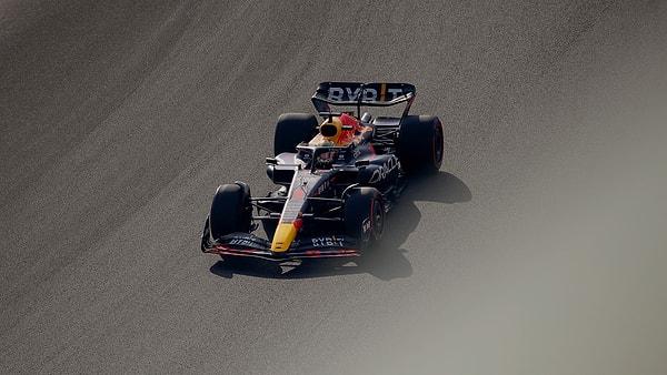 Verstappen, pole pozisyonunda başladığı yarışı sonuna kadar kontrol altında götürdü ve sezonun 15'inci, kariyerinin 35. birinciliğine ulaştı. Verstappen böylece kendisine ait bir sezonda en fazla yarış kazanan sürücü rekorunu geliştirdi.