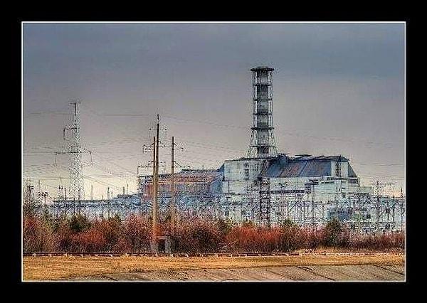 Çernobil nükleer santrali, kendisiyle aynı isme sahip olan kasabaya yakın bir konumda bulunmaktadır.