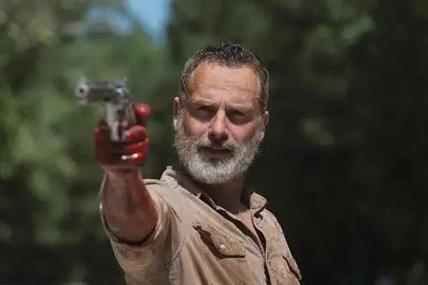 Rick'i son gördüğümüzde, sakalı ve saçları ağarmıştı.