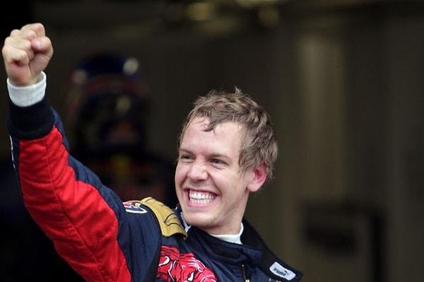 Sakatlanan Polonyalı pilot Robert Kubica yerine yarışa katılan Vettel, Amerika GP'sinde ilk kez Formula 1'de yarışmış ve ilk yarışında puan almayı başararak dikkatleri üzerine çekmişti.
