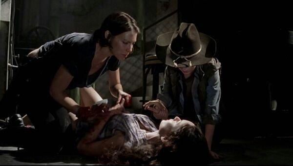 Lori ise doğum esnasında hayatını kaybediyor.