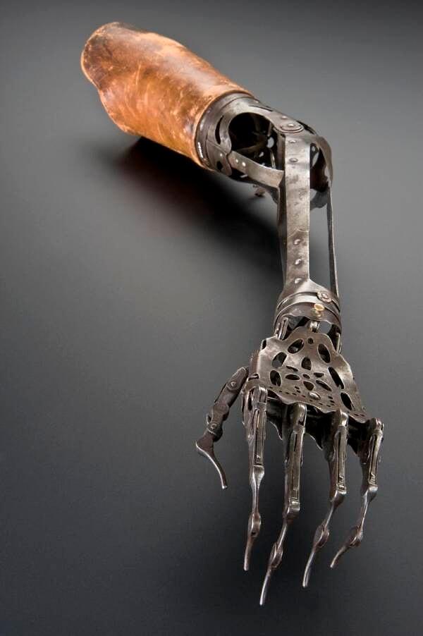 1. Viktorya döneminde yapılmış bir protez kol.