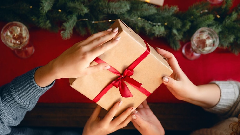 Bize Yılbaşı Hediyesi Alacağın Kişiyi Anlat, Ona En Uygun Hediyeyi Söyleyelim!
