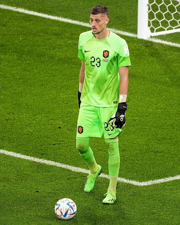 Ve o Noppert, dün ilk kez Hollanda Milli Takım formasını giyiyor, Senegal karşısında. Hem de bir Dünya Kupası maçında.
