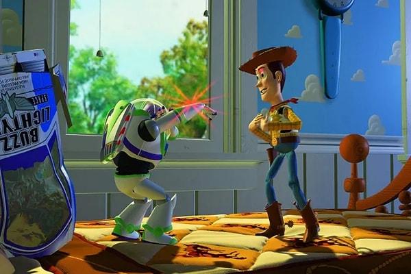 Woody, Buzz Lightyear, Hamm, Slinky ve Rex gibi karakterlerle hayatımıza giren başarılı animasyon filmi