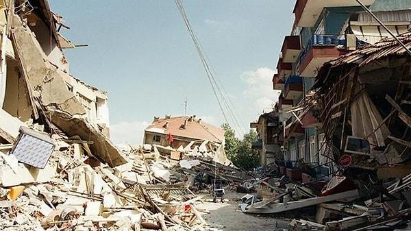 2. İTÜ Öğretim Üyesi Prof. Dr. Okan Tüysüz, Düzce Gölyaka'da meydana gelen deprem için "17 Ağustos 1999’daki depremin bittiği yerde meydana gelmiştir" dedi.