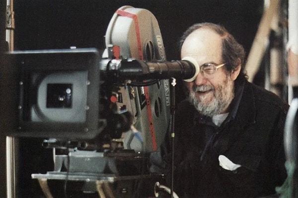 Kubrick, oyuncularla filmin ne kadar süreceğini belirtmeden anlaşmıştır.
