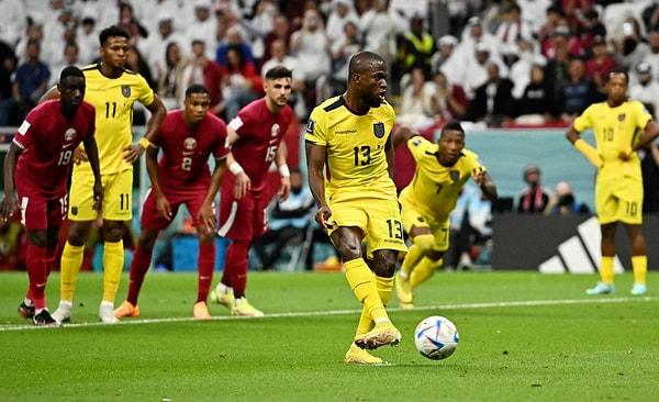 Katar, A Grubu'ndaki ilk maçında Ekvador ile karşı karşıya geldi. Turnuvanın ev sahibi maçı 2-0 kaybetti.