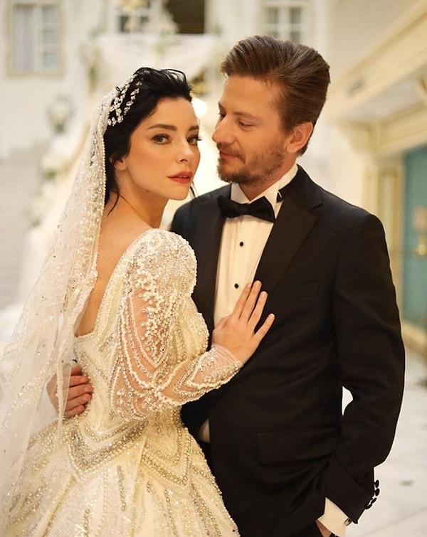 Merve Boluğur ve Mert Aydın bildiğiniz gibi 2 Ekim tarihinde muhteşem bir düğünle evlenmişti. Hatta sosyal medya kullanıcıları, Merve Boluğur'u 2022'nin en güzel gelini ilan etmişti.