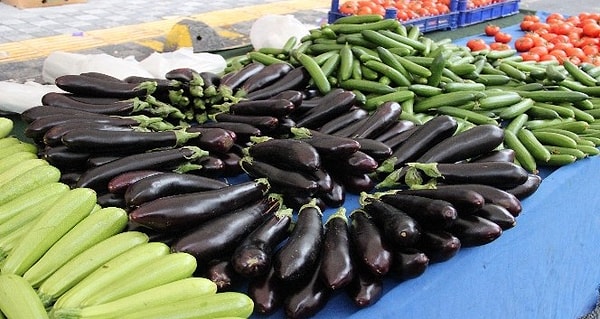 Günümüzden pazarlardan marketlerden aldığımız, onunla çeşit çeşit yemek yaptığımız patlıcan Osmanlı döneminde özellikle eski İstanbul'da kabus gibi yıllara yol açmış. Sebebi ise yangınlar!