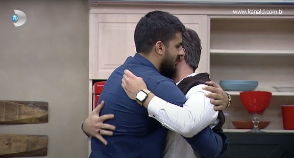 Fakat dün öyle bir gelişme yaşandı ki, benim gibi Kısmetse Olur ve kaos aşığı olan Kısmetuslar büyük bir sürpriz ile karşılaştı! Adnan ve Semih tam 6 yıl sonra bu pozun aynısını verdiler!