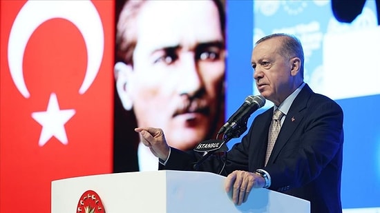 Erdoğan'dan 'Şiddetle Mücadele Günü' Mesajı: 'Kadın İnsanın Yarısıdır'