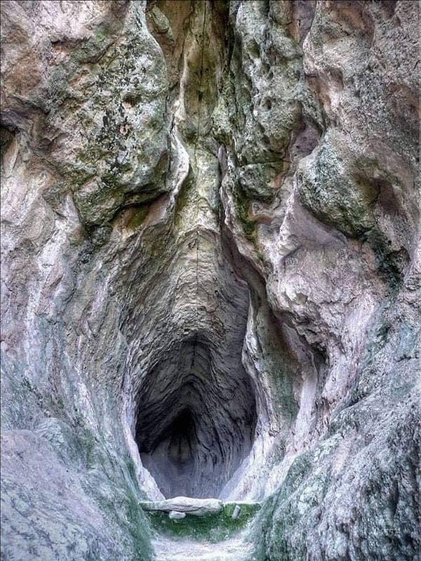 5. "Bu gördüğünüz Bulgaristan'da bir mağaraymış."
