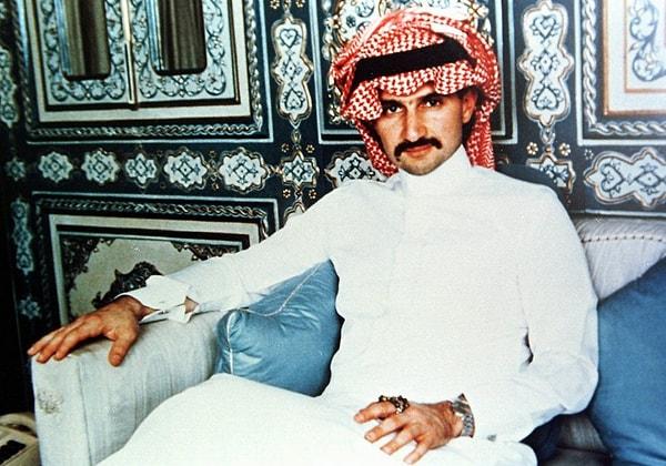 1. El-Velid bin Talal bin Abdülaziz el Suudi, 7 Mart 1955 tarihinde Cidde şehrinde dünyaya geldi ve an itibarıyla 67 yaşında.