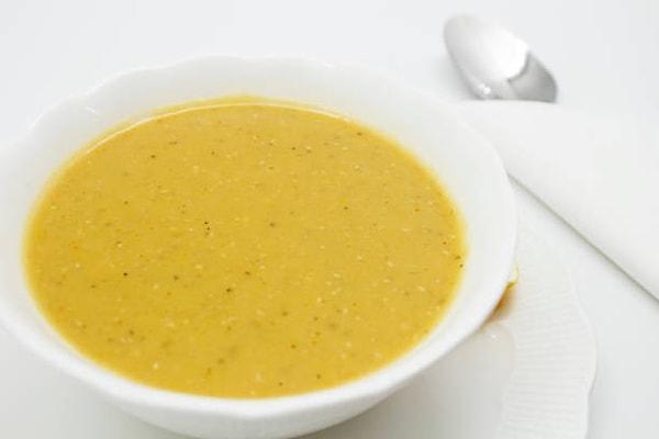 8. Mercimek çorbası yaparken çorbanızın içerisine bir adet soğan, havuç ve limon kabuğu atabilirsiniz.