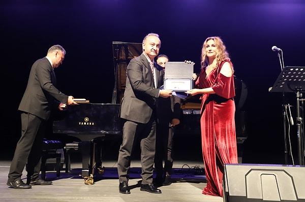 Serenad Bağcan, Fazıl Say'ın "İlk Şarkılar" ve "Yeni Şarkılar" albümlerinin solistliğini yaptı.