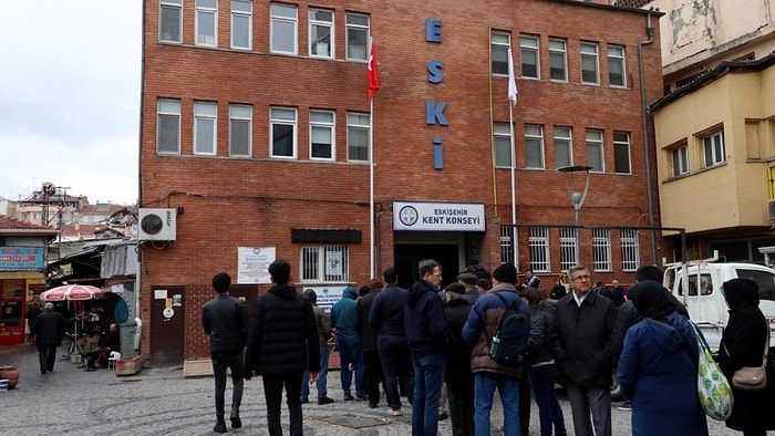 Eskişehir’de Suya Büyük Zam: Makinelerin Önünde Kuyruklar Oluştu