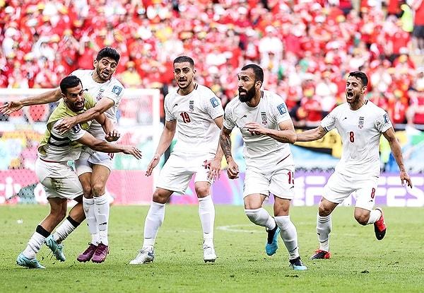 Günün ilk maçında İran ile Galler karşılaştı. Maçı 90+9'da ve 90+11'de attığı gollerle kazanan İran oldu.