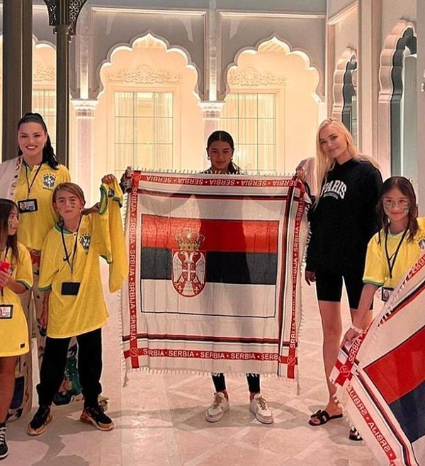 Hala Katar'da olan Adriana Hanım'ın ailesiyle birlikte gelecek Brezilya - İsviçre maçını da izlemesi bekleniyor...