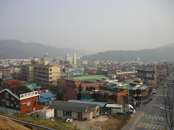Pocheon şehrindeki Gyeonggi eyaletinde yaşanan olayda, acımasız çift bebeklerinin cansız bedenini üç yıl boyunca Kimchi kavanozunda sakladı.