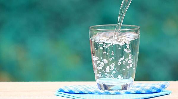 Su içmek 30’lu yaşların üzerinde yaşlanmayı yavaşlatıyor ve kronik hastalıklardan koruyor.