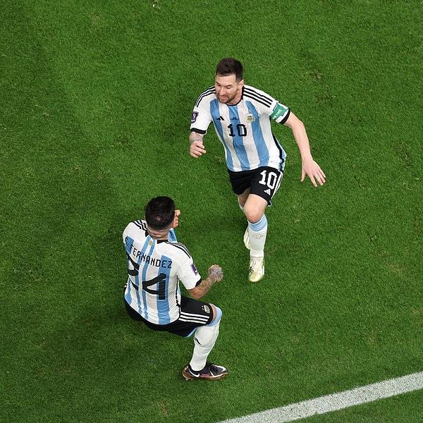 87. dakikada ise asist Messi'den geldi. Oyuna sonradan giren Enzo Fernandes'i Lionel Messi topla buluşturdu. Enzo Perez çok şık bir vuruşla Ochoa'yı avlamayı başardı.