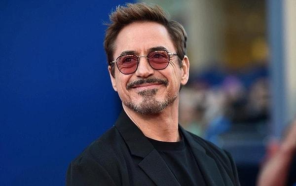 20. California'da düzenlenen 13. Governors Awards'ın kırmızı halısında yeni imajıyla kameralar karşısına geçen Robert Downey Jr. yeni imajıyla herkesi şoke etti.